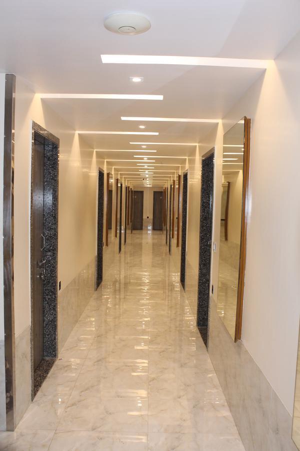 Embassy Hotel Surat Exterior foto