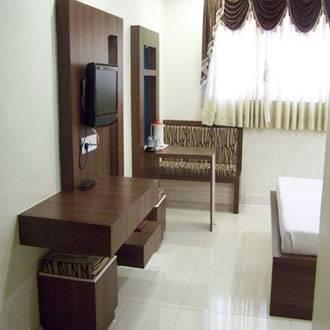 Embassy Hotel Surat Exterior foto